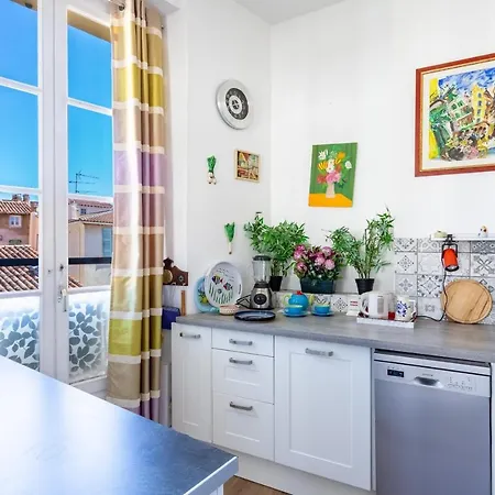 Апартаменты Colourful Ac One-bedroom In The Historic Centre - Dodo Et Tartine Йер