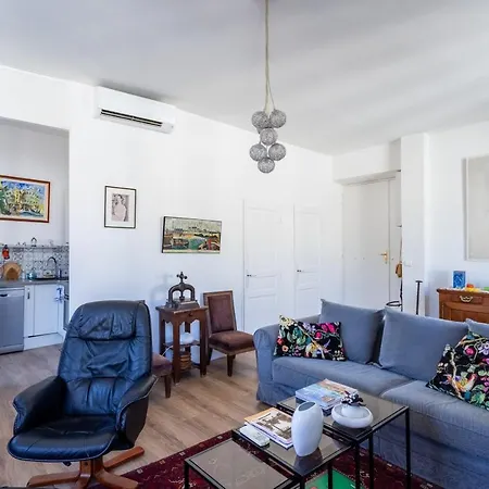 Апартаменты Colourful Ac One-bedroom In The Historic Centre - Dodo Et Tartine